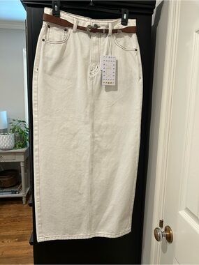 Cream High-Waist Straight Denim Skirt with Brown Belt